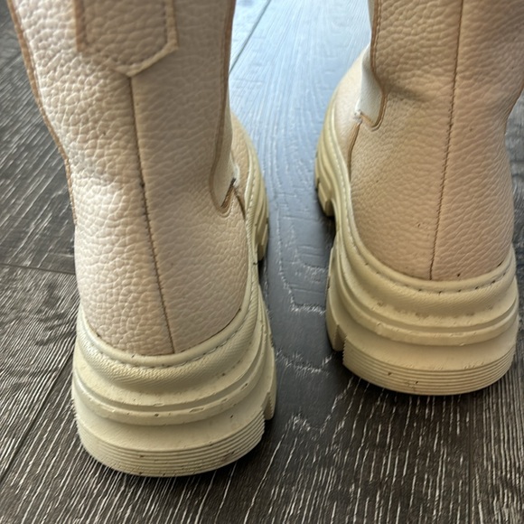 Cream Platform boots - Picture 8 of 10